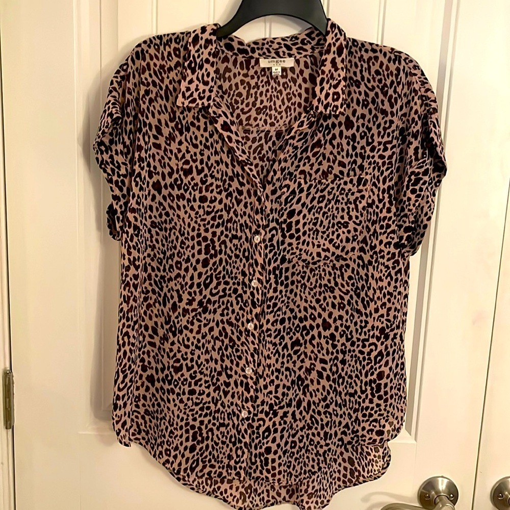 Umgee blouse sheer animal print short sleeves drape front V-neckline women’s Med